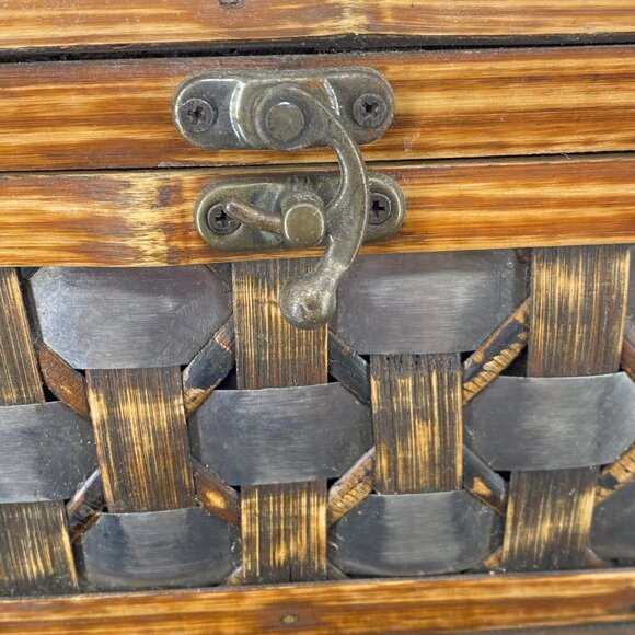 VINTAGE SMALL WOODEN TRUNK -- Woven Panels, Wood/Metal, Hook Latch, Metal Handle - Picture 5 of 9